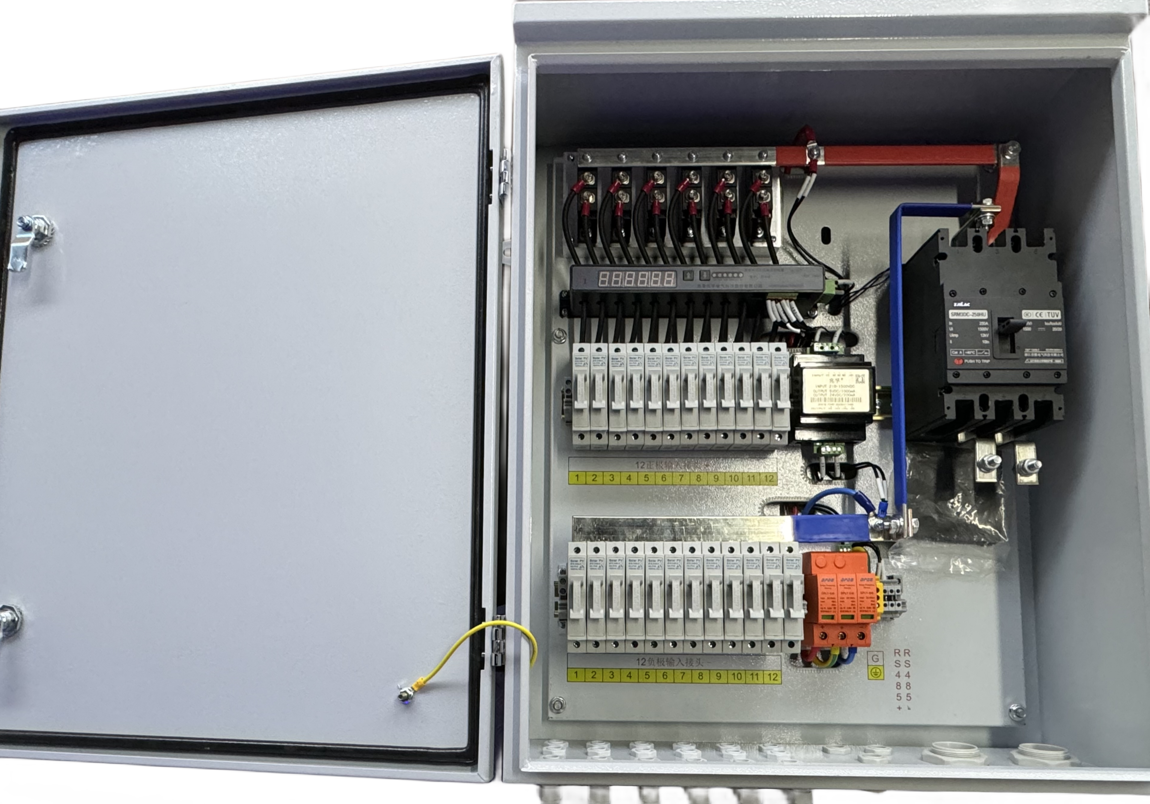 تحسين أنظمة الطاقة الشمسية المنزلية: دور صناديق ZJSLAC DC في حلول الطاقة الشمسية المحلية